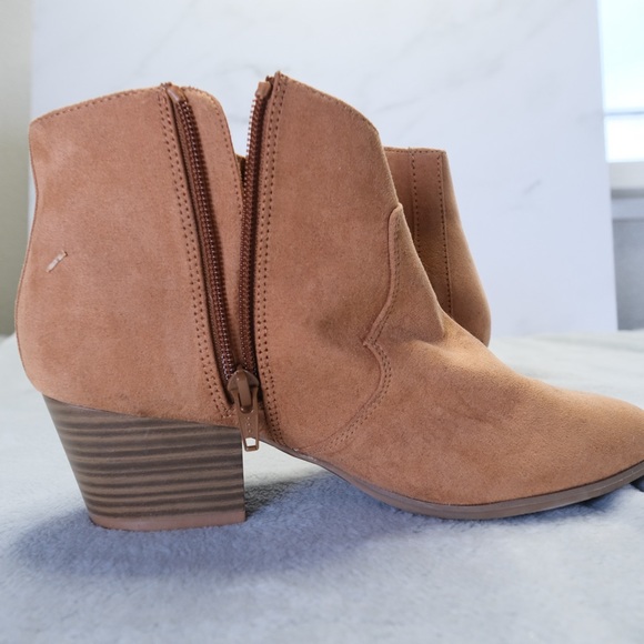 Old Navy Faux Suede Boots Gorpcore Zip Up Camel Western 3” heel Sz 7 - Picture 5 of 9